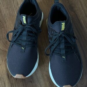 Puma Men's Black and White Sneakers